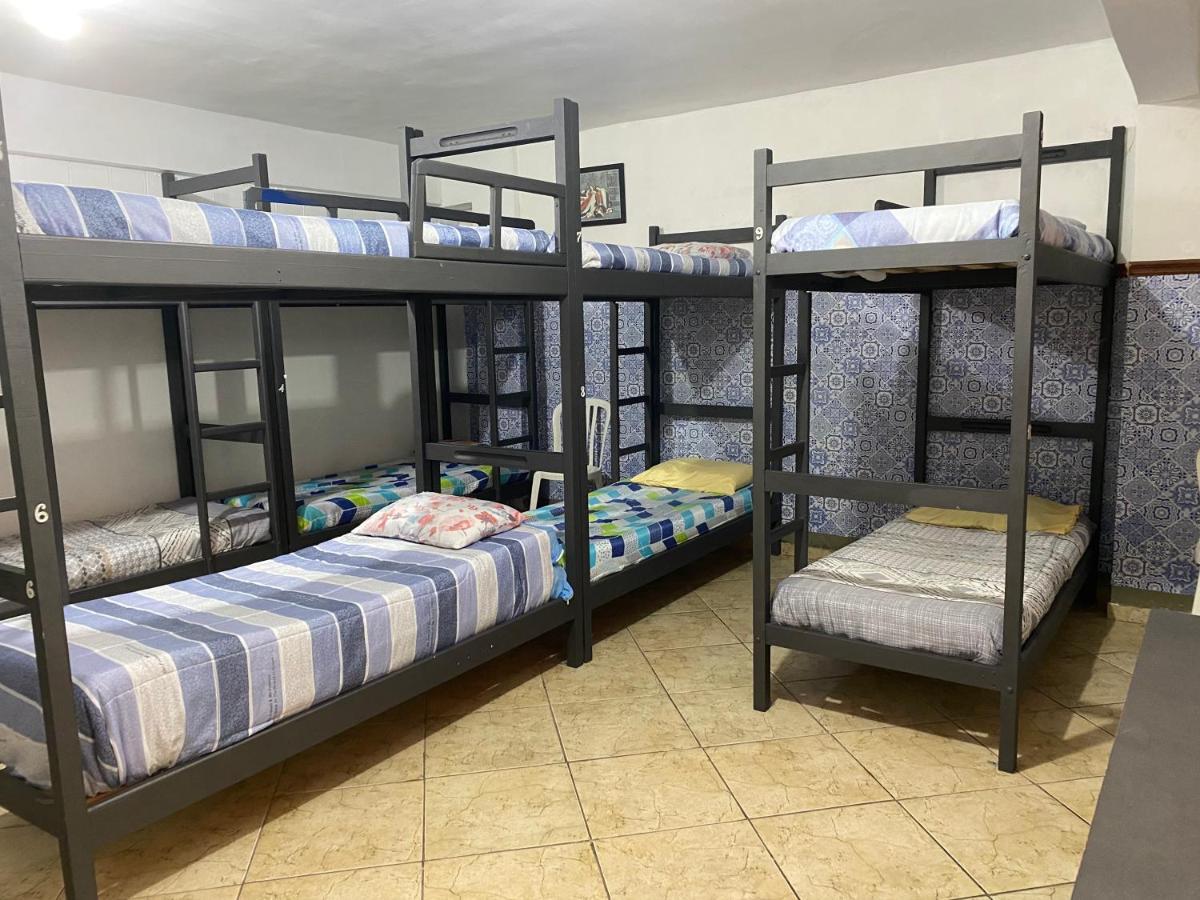 Bett im Schlafsaal für Männer