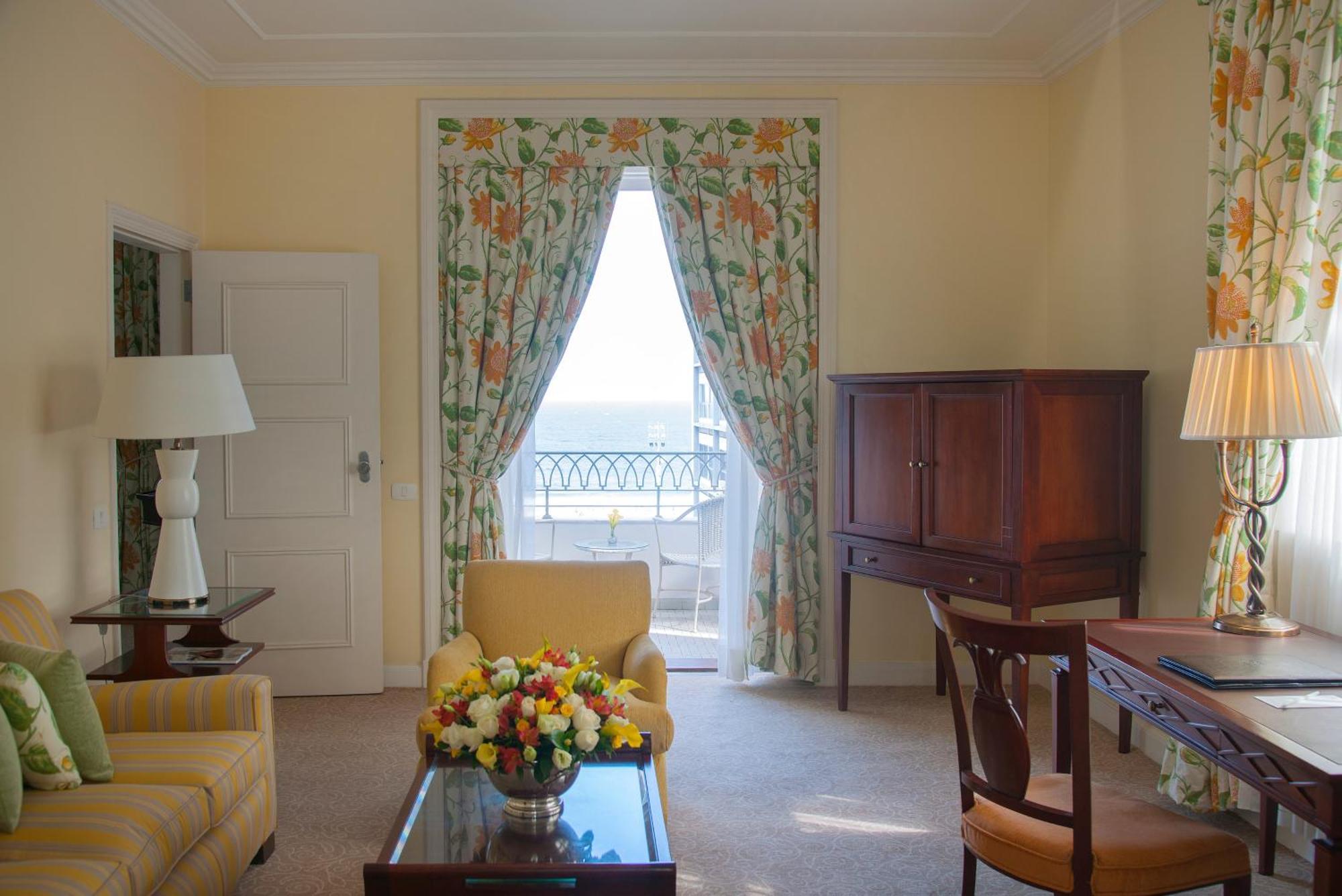 Suite mit einem Schlafzimmer und Poolblick