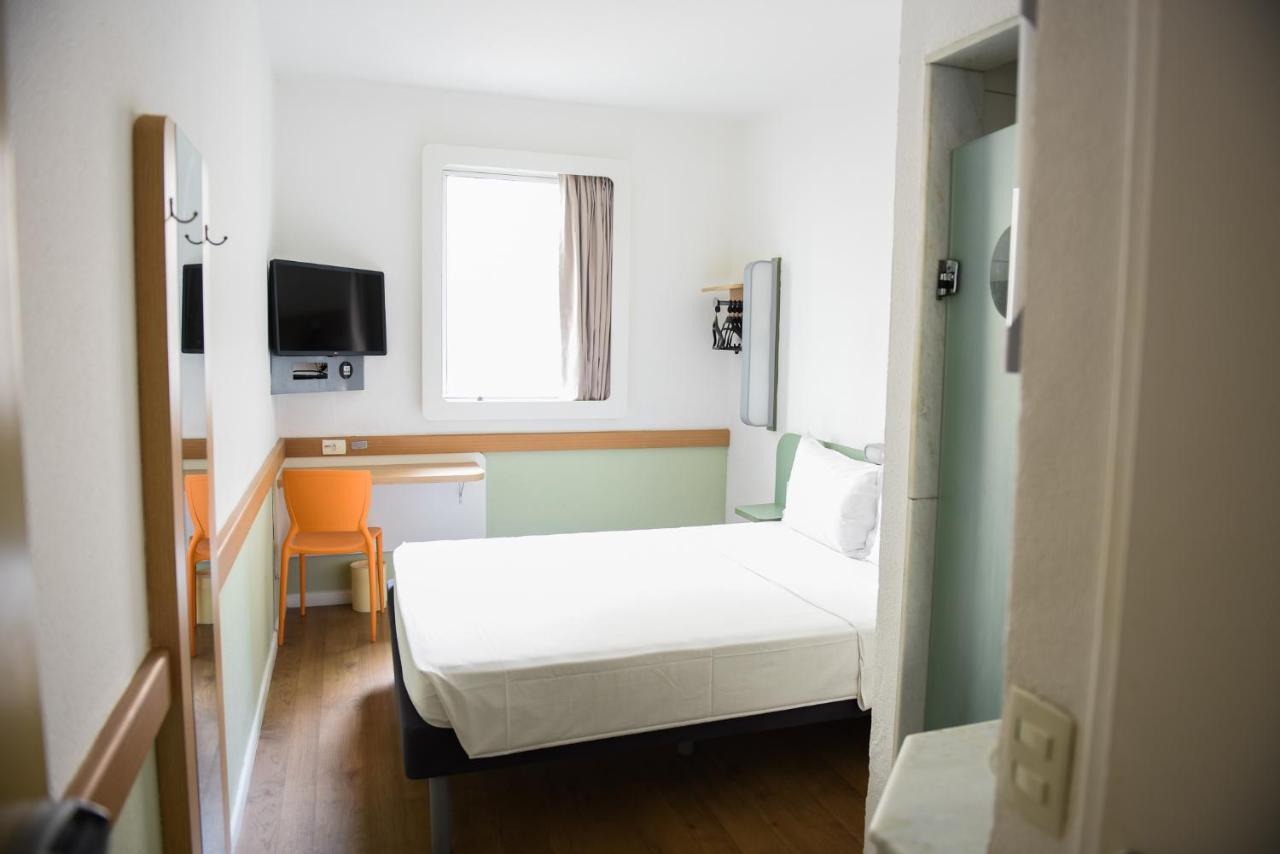 Standard Room with Double Bed and Bunk Bed