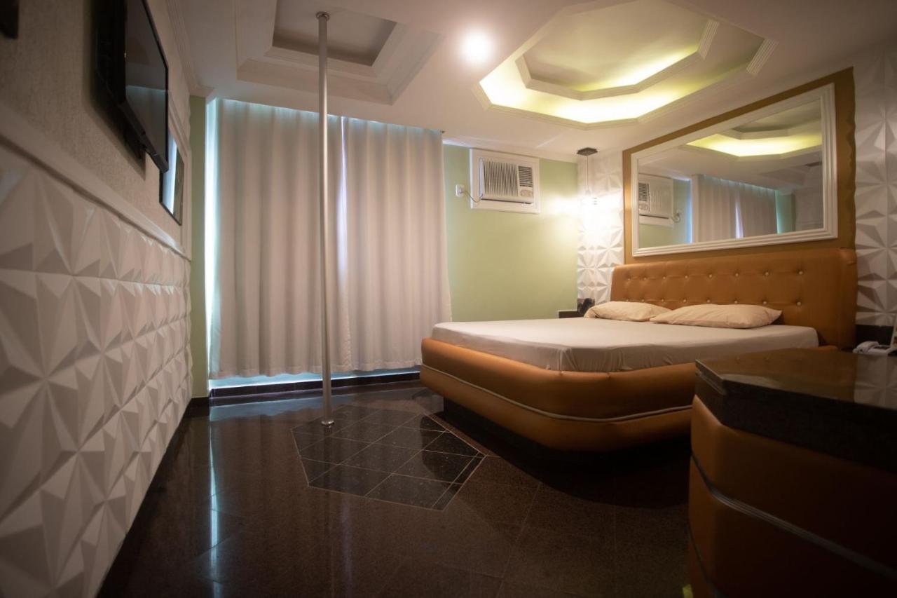 Executive Suite,1461215182:JPEG