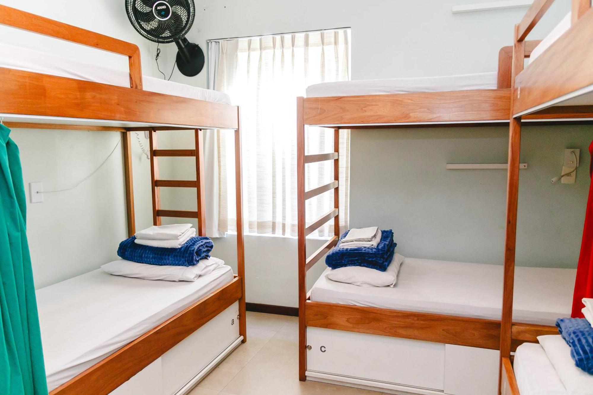Cama em Dormitório Misto com 8 Camas