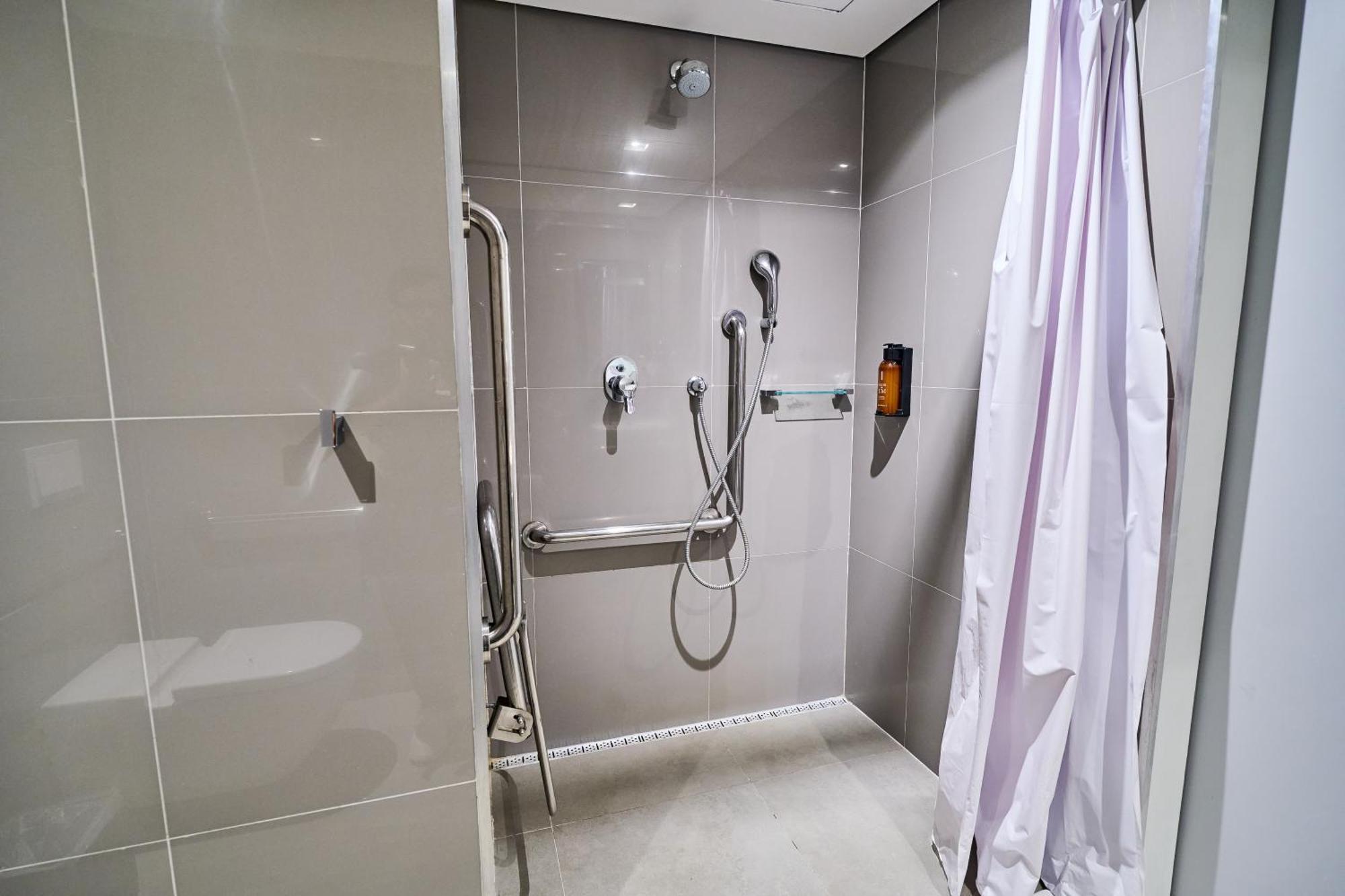 Standard PwD Disability Access - 1 King Bed