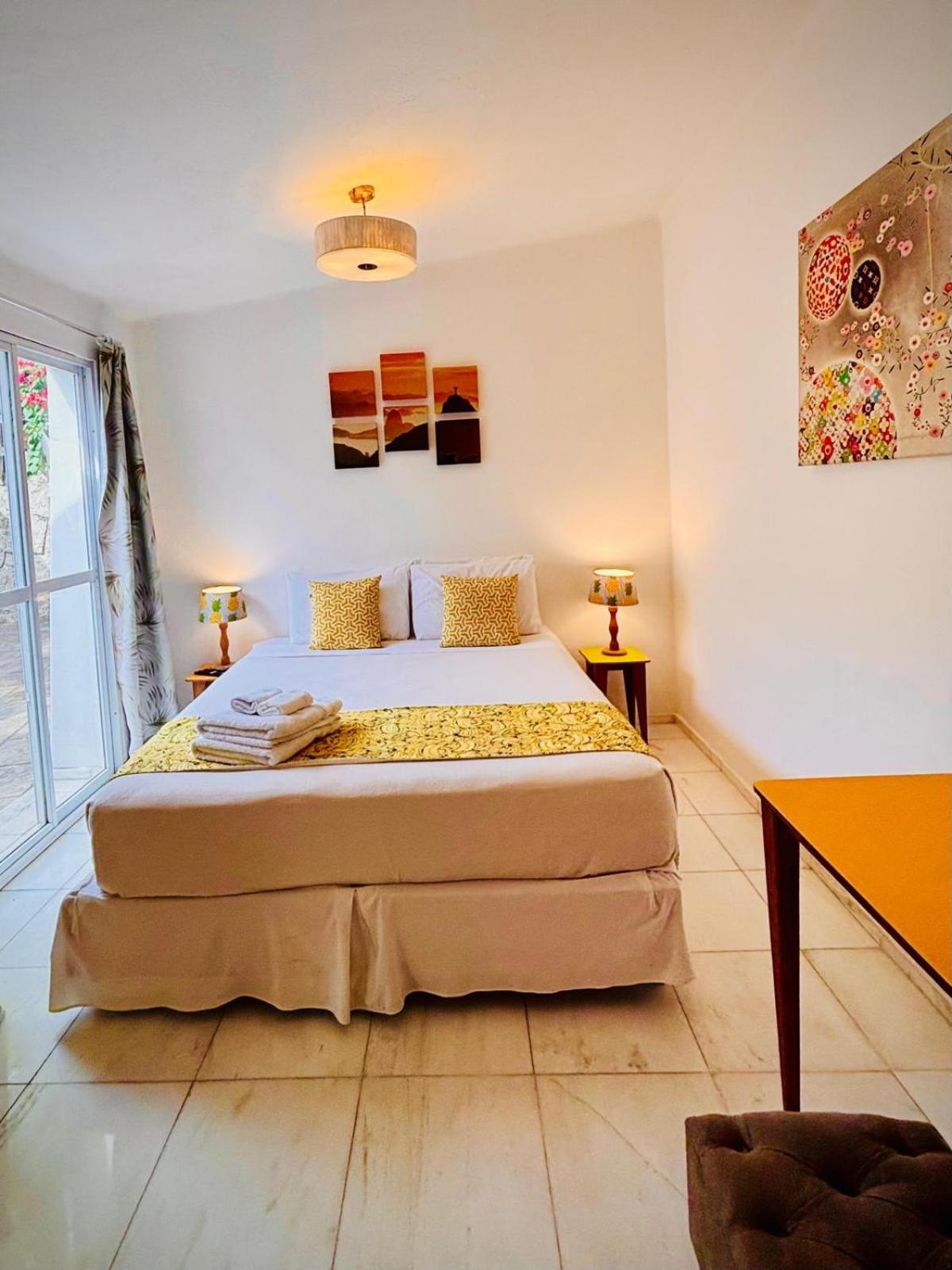 Chambre Lit Queen-Size - Vue sur Jardin