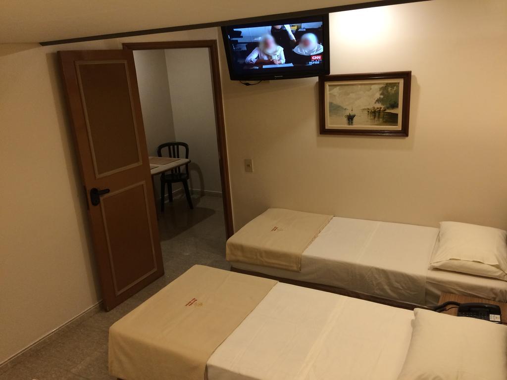 Standard Twin Room,1703560203:JPEG