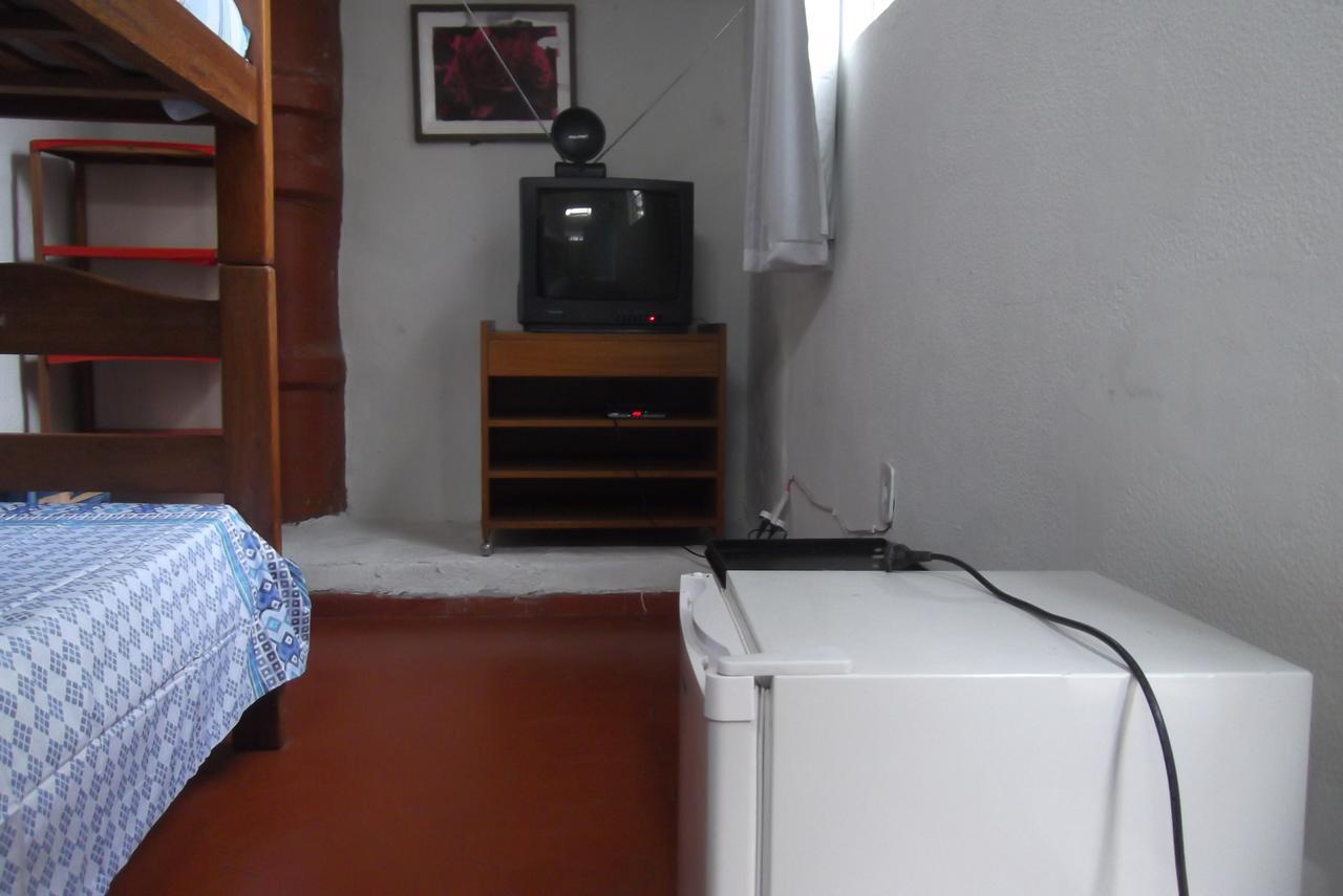 Standaard Tweepersoonskamer met 2 Aparte Bedden - Gedeelde Badkamer