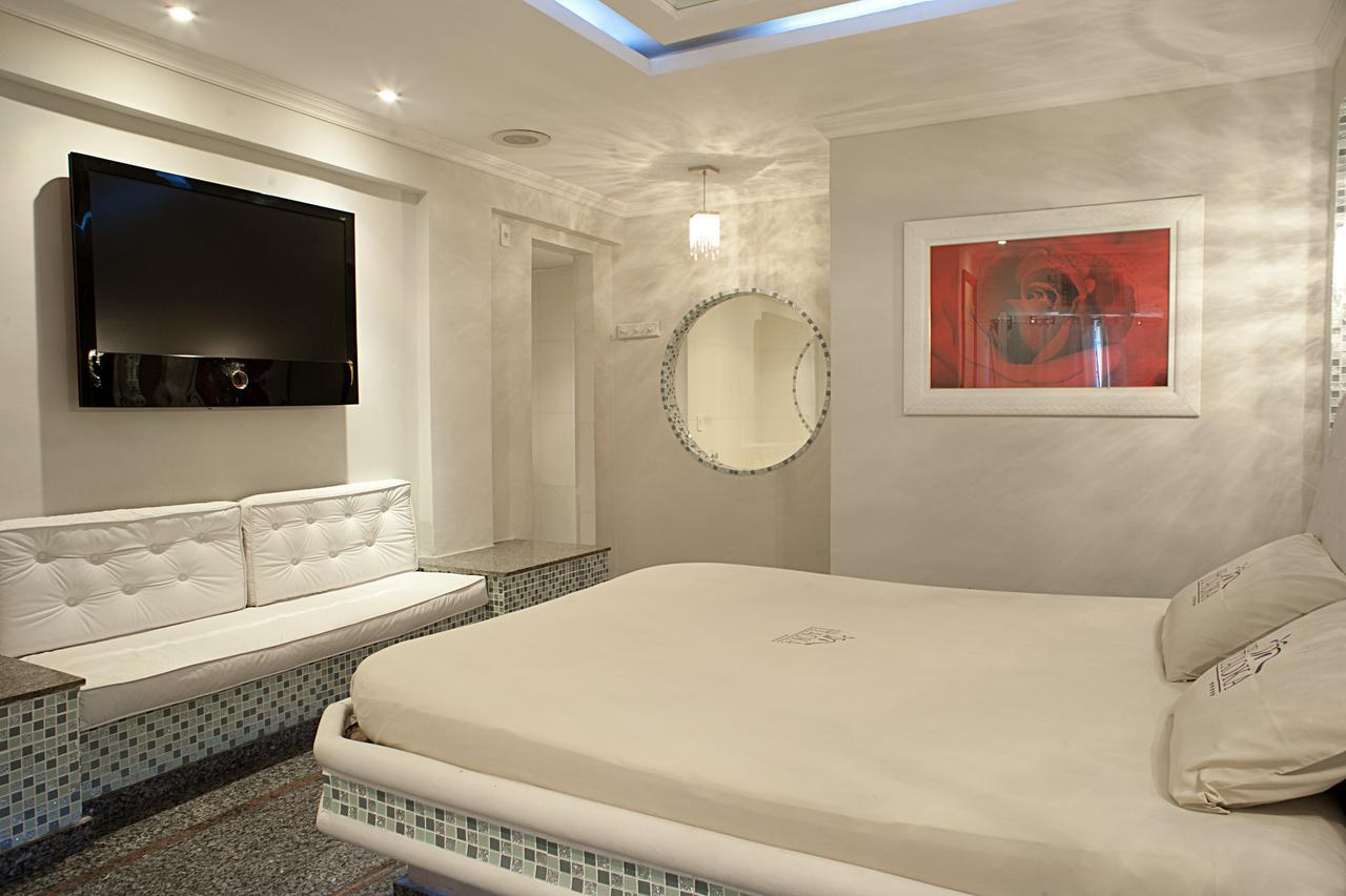 Chambre Lit Queen-Size avec Baignoire Spa et Sauna