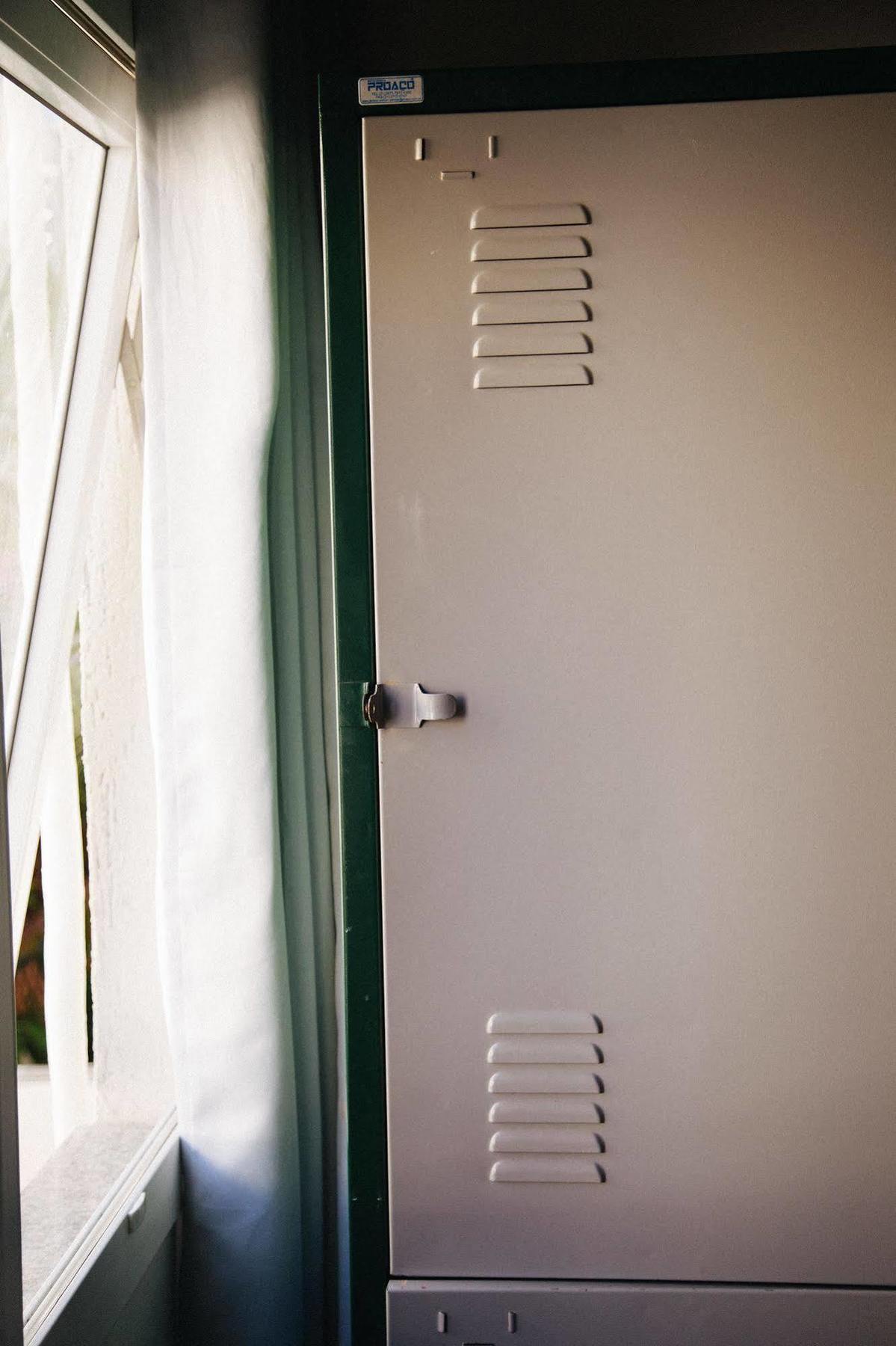 Budget Bunkbed Room with Shared Bathroom,687866622:JPEG