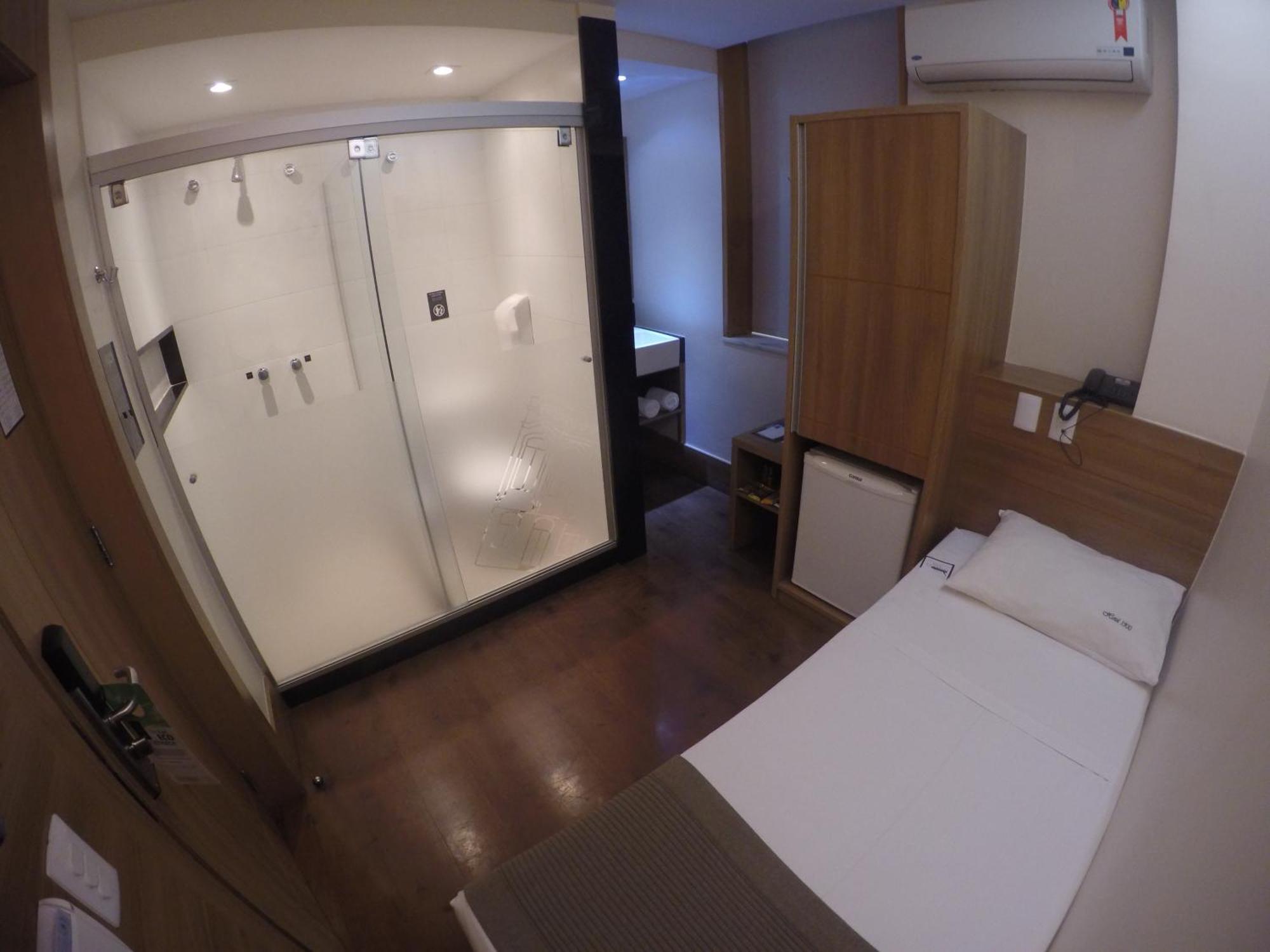 Studio (1 Adult),704875273:JPEG