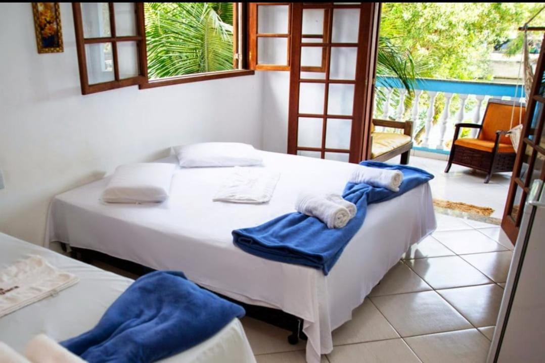 Suite Balcony Couple,834531863:JPEG
