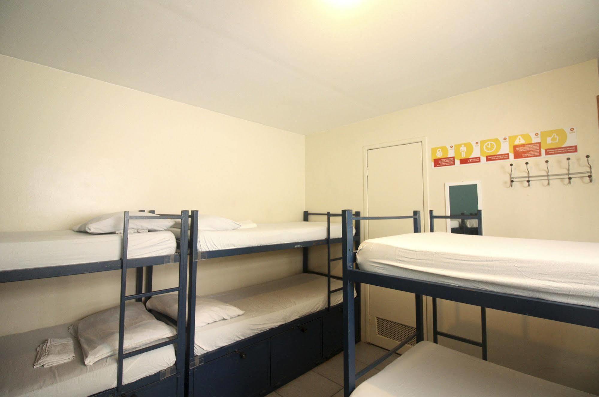 Posto Letto in Dormitorio Misto con 8 Letti