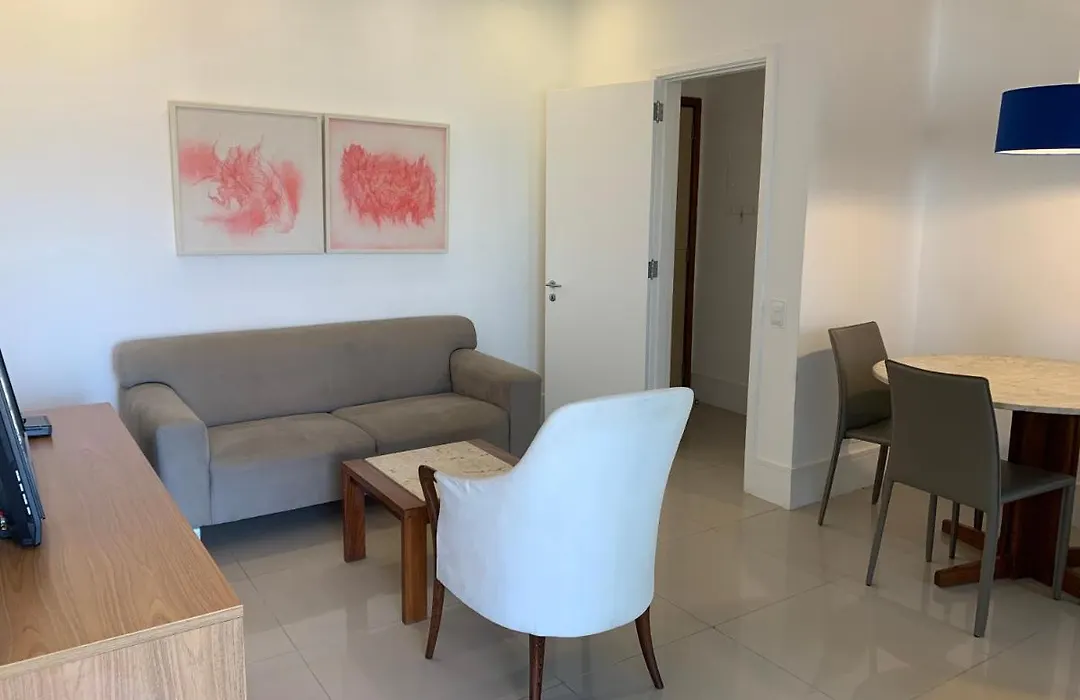 Flat Com 70 Metros Recem Reformado, Sala, Duas Suites, Cozinha, Vista Parcial Do Mar, Edificio Em Frente A Praia Da Barra-1