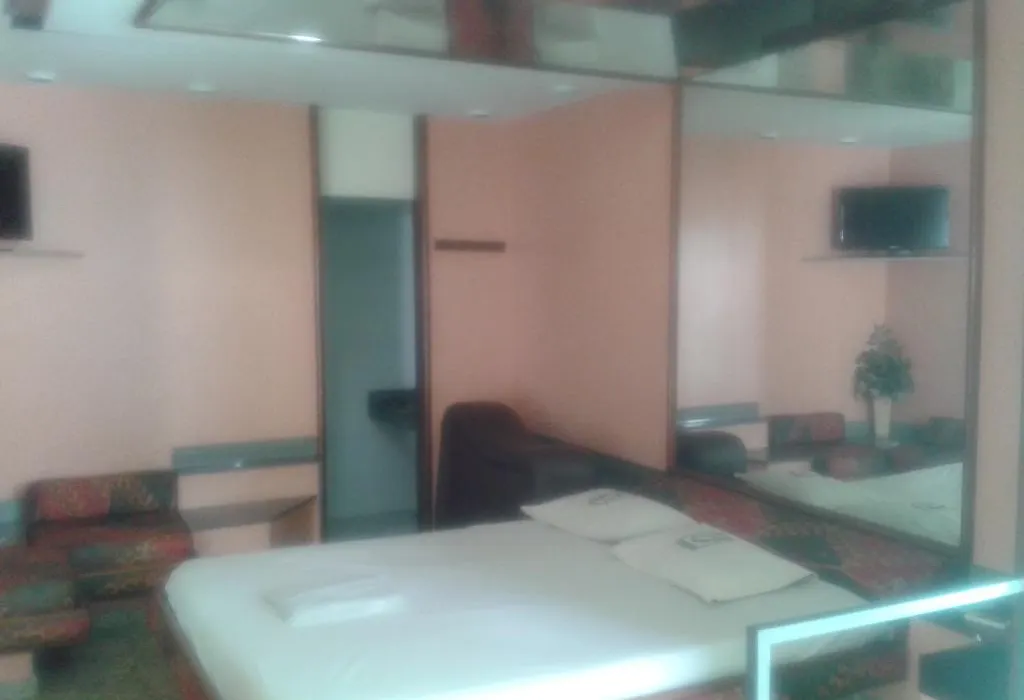 Motel Comodoro (Adults Only)-1