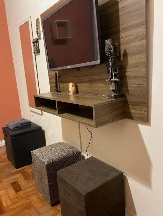 Quarto Bem Localizado No Coracao Do Leblon-1
