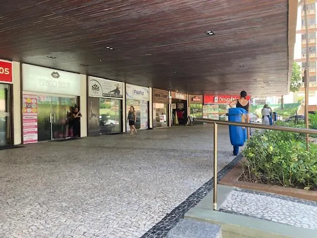 Lindo apto de 2 quartos e 2 banheiros sociais no Barramares com comércio próximo, piscina aquecida, quadras, parquinhos, brinquedoteca, empréstimo de cadeiras e barracas de praia, condomínio em frente à praia, apartamento limpíssimo, equipado, tudo n-1