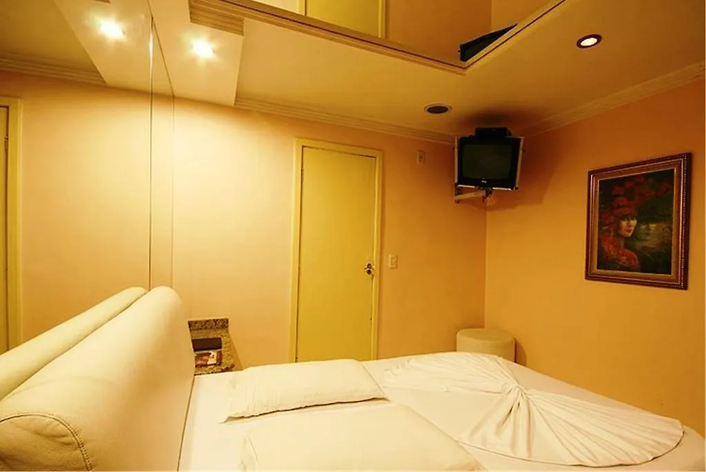Nosso Hotel (Adults Only)-1