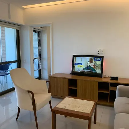 Flat Com 70 Metros Recem Reformado, Sala, Duas Suites, Cozinha, Vista Parcial Do Mar, Edificio Em Frente A Praia Da Barra-2