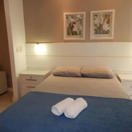 Moderno e espaçoso 1 quarto na quadra da Praia-3