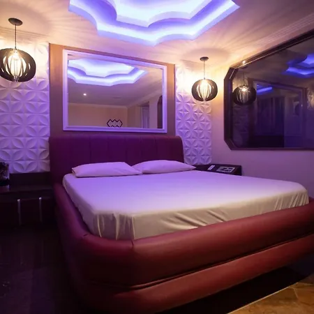 Hotel Show Adult Only-3