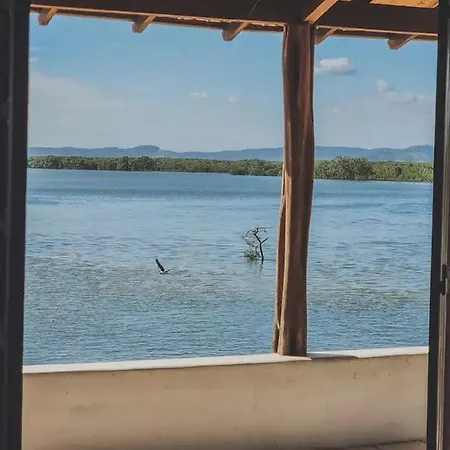 Pe Na Agua, No Mais Lindo Canto Da Cidade-2