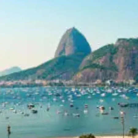 Quarto privativo em Del Castilho-2