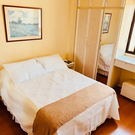 Leblon Inn: Beachside Flat with Daily Housekeeping and Gym-3