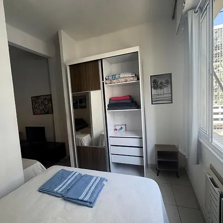 Studio completo ENTRADA pela PRAIA DE COPACABANA, com ar, wifi, netflix, até 4 pessoas, pauloangerami AA3806-2