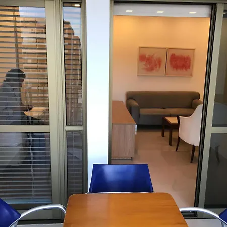 Flat Com 70 Metros Recem Reformado, Sala, Duas Suites, Cozinha, Vista Parcial Do Mar, Edificio Em Frente A Praia Da Barra-3