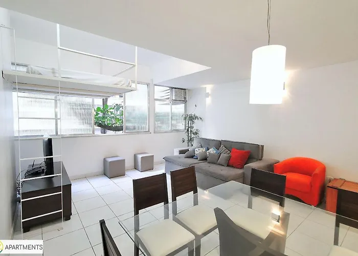 Apartamento 2 quartos espaçoso no Leme Rio de Janeiro