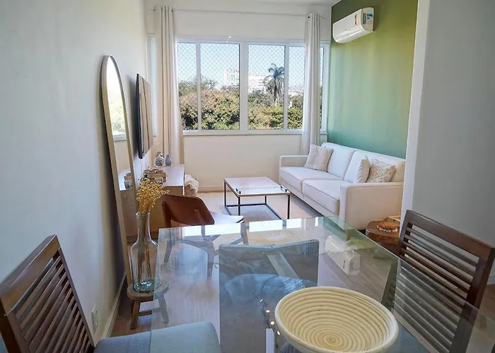Apartamento Silencioso Com 2 Quartos No Leblon