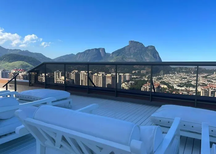 Lindo apto de 2 quartos e 2 banheiros sociais no Barramares com comércio próximo, piscina aquecida, quadras, parquinhos, brinquedoteca, empréstimo de cadeiras e barracas de praia, condomínio em frente à praia, apartamento limpíssimo, equipado, tudo n