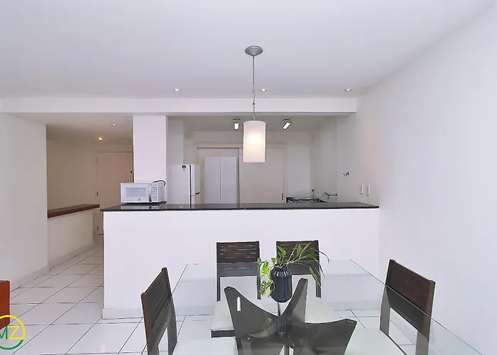 Apartamento 2 quartos espaçoso no Leme Rio de Janeiro