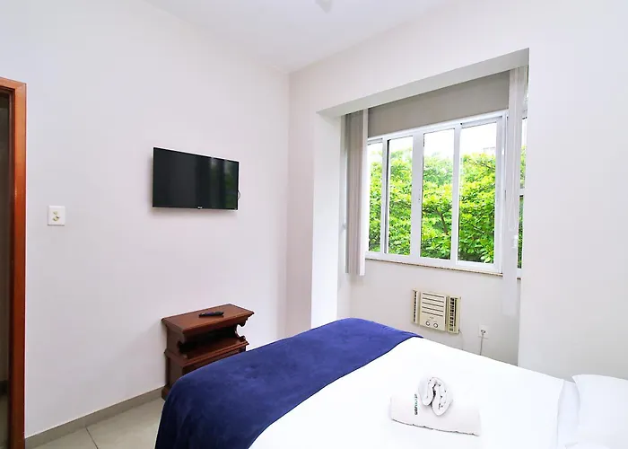 Apartamento 3 Quartos, 2 Minutos Andando Ate A Praia T011