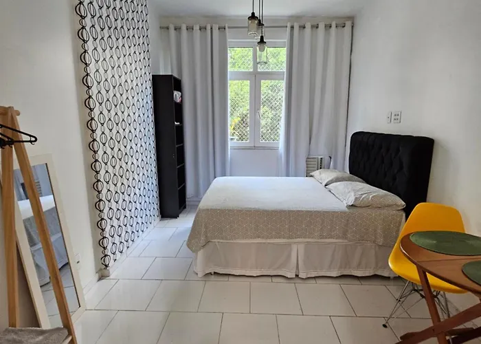 Baixo Copacabana Rua Bolivar Rio de Janeiro
