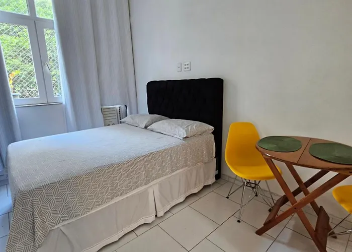Baixo Copacabana Rua Bolivar Rio de Janeiro