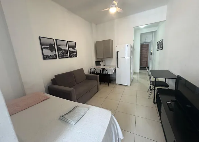 Studio completo ENTRADA pela PRAIA DE COPACABANA, com ar, wifi, netflix, até 4 pessoas, pauloangerami AA3806