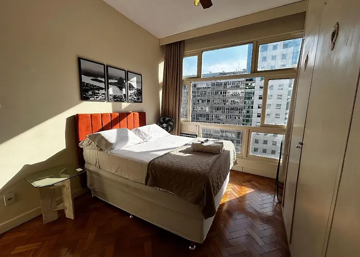 Apartamento Em Copacabana Com Vista Lateral Do Mar