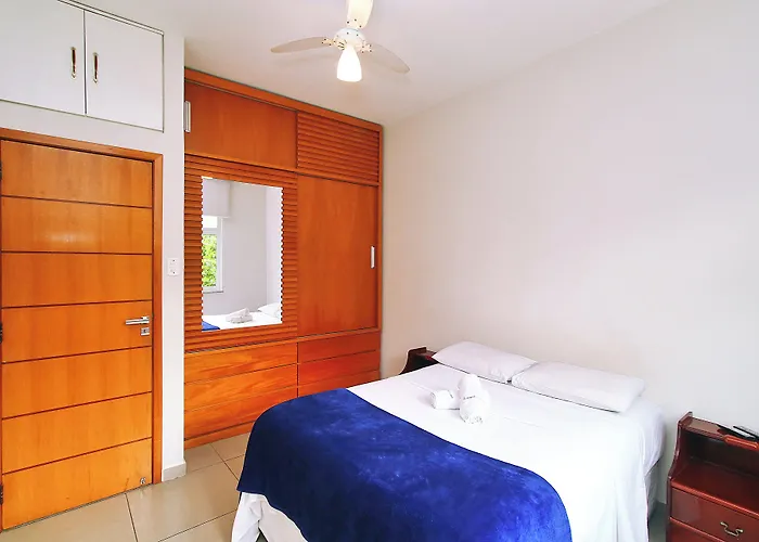 Apartamento 3 Quartos, 2 Minutos Andando Ate A Praia T011